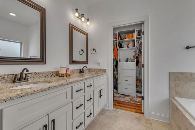 1724 Day Flower Dr, Murfreesboro, TN 37130