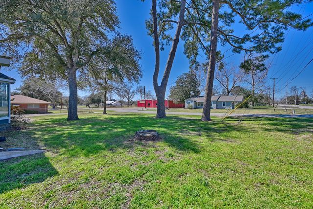 1101 S Masonic, Bellville, TX 77418