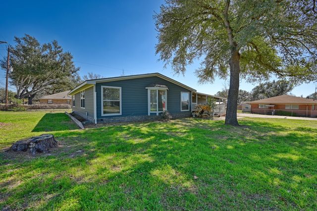 1101 S Masonic, Bellville, TX 77418