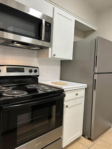 2800 W Pioneer Drive, Irving, TX 75061