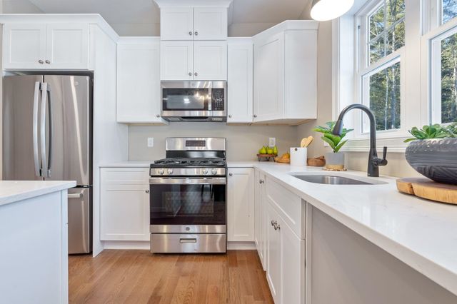 3B Debbie Lane, Amherst, NH 03031