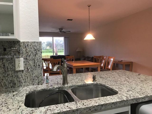 2476 Cordoba Bnd 2476, Weston, FL 33327