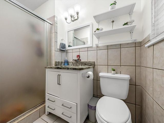 702 Lakewood Road, Bonner Springs, KS 66012