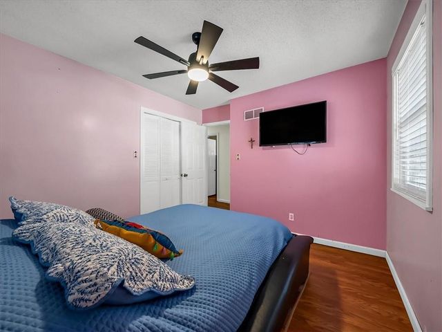 702 Lakewood Road, Bonner Springs, KS 66012