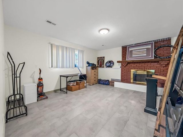 702 Lakewood Road, Bonner Springs, KS 66012