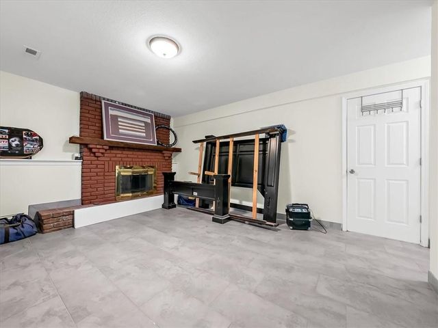 702 Lakewood Road, Bonner Springs, KS 66012