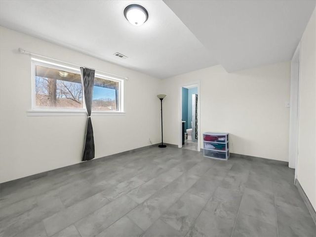 702 Lakewood Road, Bonner Springs, KS 66012