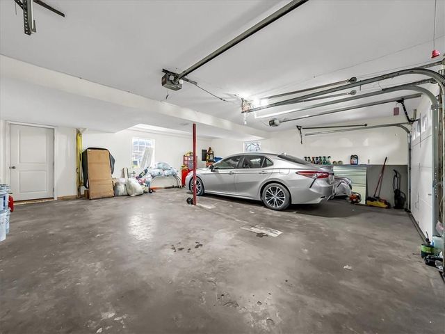 702 Lakewood Road, Bonner Springs, KS 66012