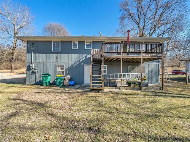 702 Lakewood Road, Bonner Springs, KS 66012