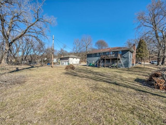 702 Lakewood Road, Bonner Springs, KS 66012