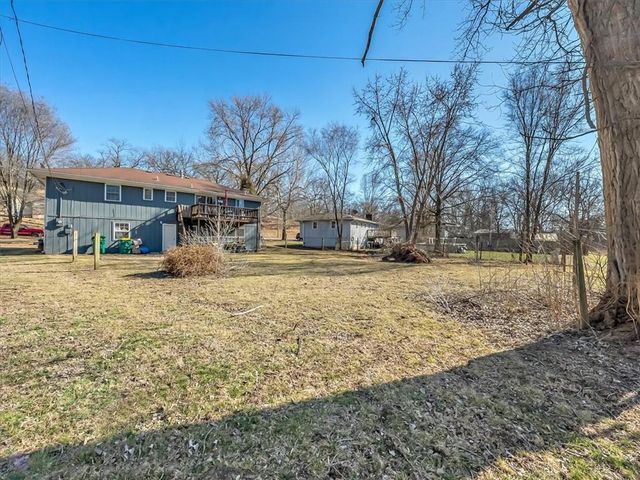 702 Lakewood Road, Bonner Springs, KS 66012