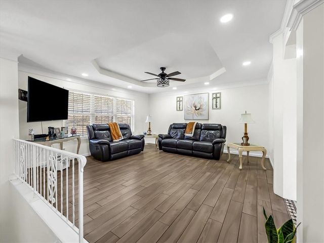 702 Lakewood Road, Bonner Springs, KS 66012