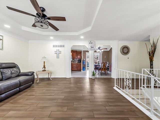 702 Lakewood Road, Bonner Springs, KS 66012