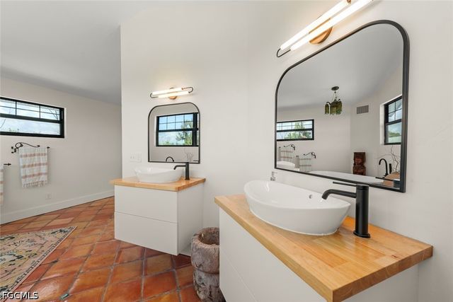 6062 Dinkins Lake RD, Sanibel, FL 33957