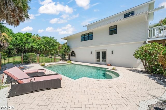 6062 Dinkins Lake RD, Sanibel, FL 33957