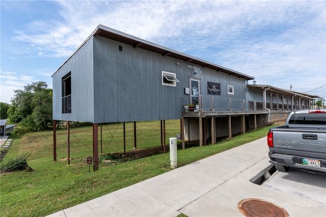 216 E Poplar Street, Rogers, AR 72756