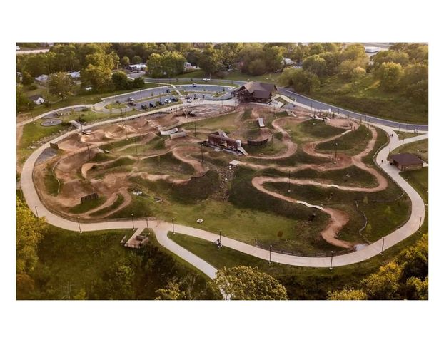 216 E Poplar Street, Rogers, AR 72756