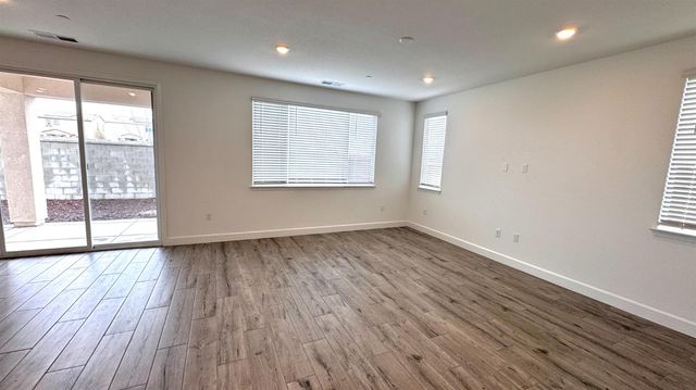 201 Twilight Peak Ct, Roseville, CA 95747