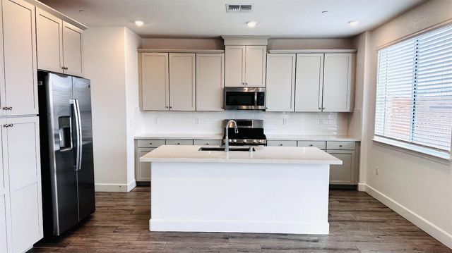 201 Twilight Peak Ct, Roseville, CA 95747