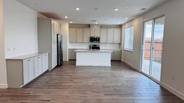 201 Twilight Peak Ct, Roseville, CA 95747