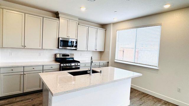 201 Twilight Peak Ct, Roseville, CA 95747