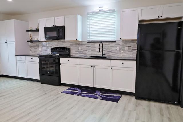 4402 Zelsky Road, Freeport, TX 77541