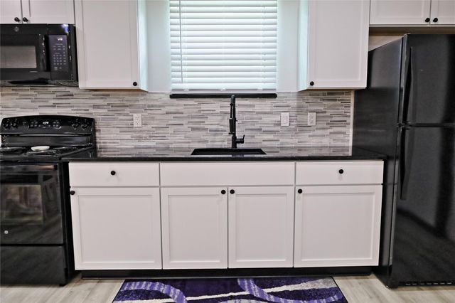 4402 Zelsky Road, Freeport, TX 77541