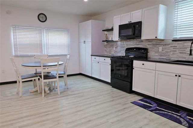 4402 Zelsky Road, Freeport, TX 77541