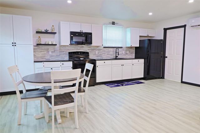 4402 Zelsky Road, Freeport, TX 77541