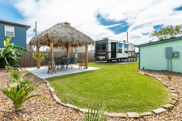 4402 Zelsky Road, Freeport, TX 77541