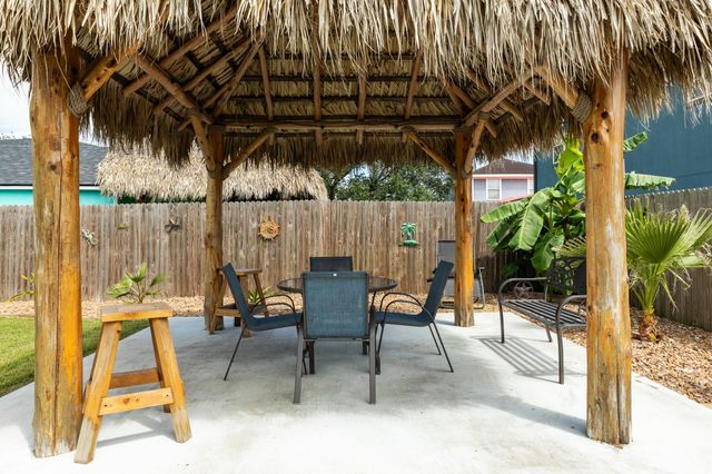4402 Zelsky Road, Freeport, TX 77541