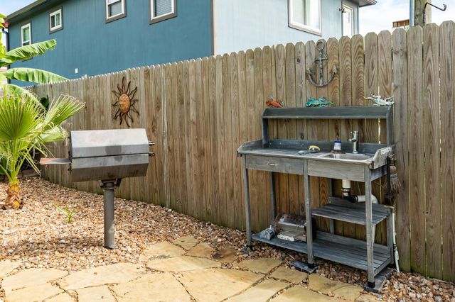 4402 Zelsky Road, Freeport, TX 77541