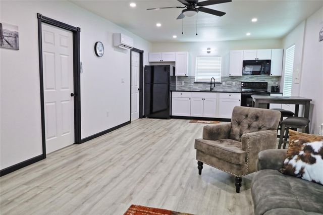 4402 Zelsky Road, Freeport, TX 77541