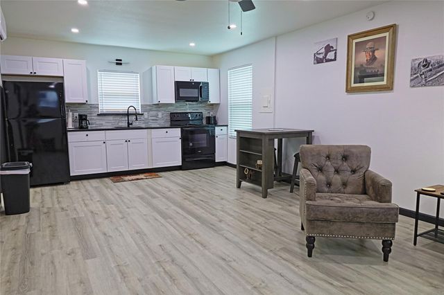 4402 Zelsky Road, Freeport, TX 77541