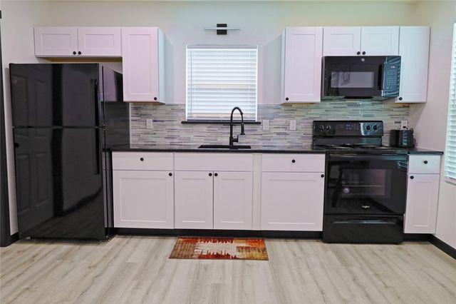 4402 Zelsky Road, Freeport, TX 77541