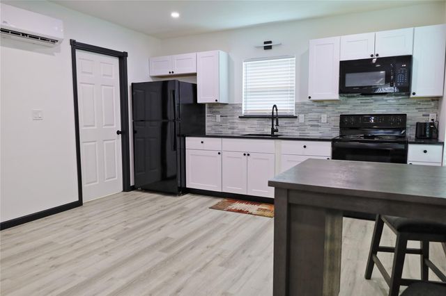 4402 Zelsky Road, Freeport, TX 77541