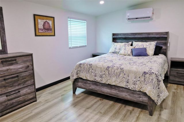 4402 Zelsky Road, Freeport, TX 77541