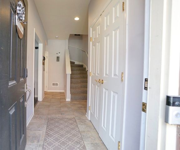 155 Festival Court, Elgin, IL 60120