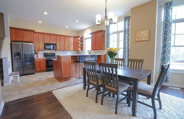 155 Festival Court, Elgin, IL 60120