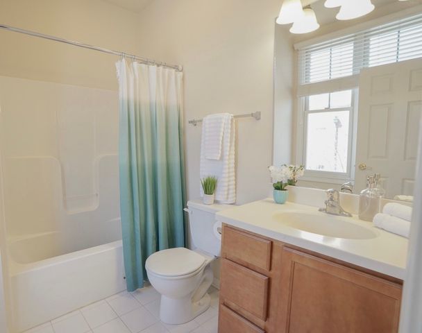 155 Festival Court, Elgin, IL 60120