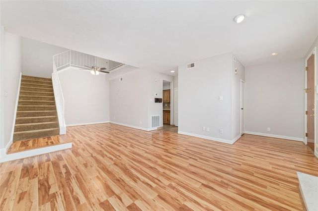 1116 Bering Drive 13, Houston, TX 77057