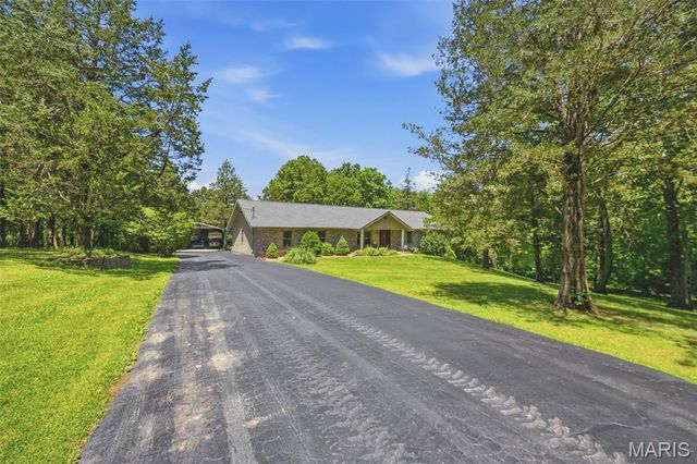 3939 Burgio Lane, Hillsboro, MO 63050