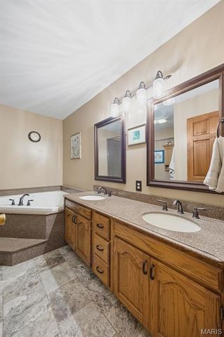 3939 Burgio Lane, Hillsboro, MO 63050