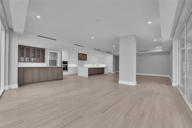 70 AVENIDA VENECCIA 304, Sarasota, FL 34242