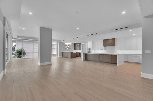 70 AVENIDA VENECCIA 304, Sarasota, FL 34242