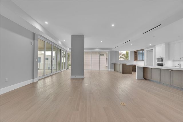 70 AVENIDA VENECCIA 304, Sarasota, FL 34242