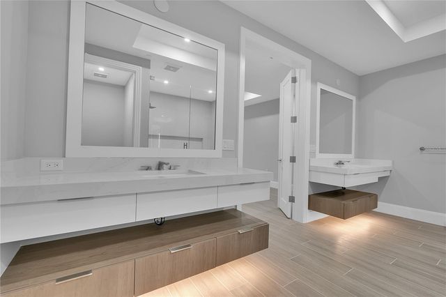 70 AVENIDA VENECCIA 304, Sarasota, FL 34242