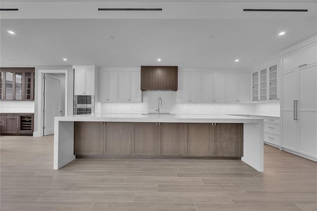 70 AVENIDA VENECCIA 304, Sarasota, FL 34242