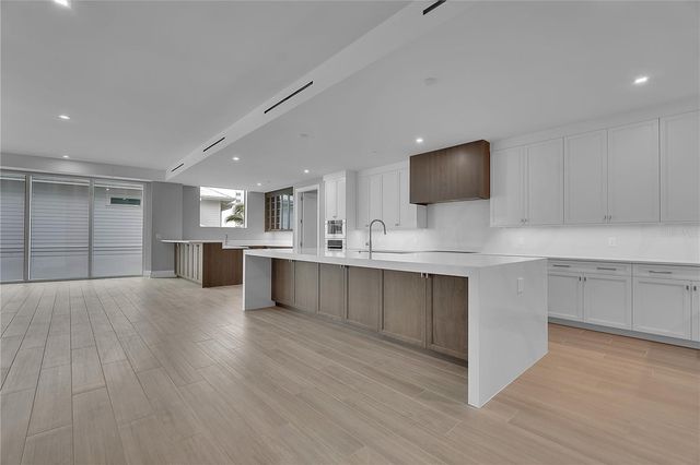 70 AVENIDA VENECCIA 304, Sarasota, FL 34242