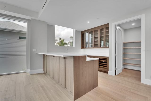 70 AVENIDA VENECCIA 304, Sarasota, FL 34242